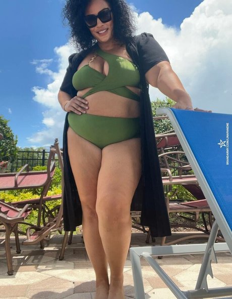 Photo nue de fuite OnlyFans de Lina Fanene