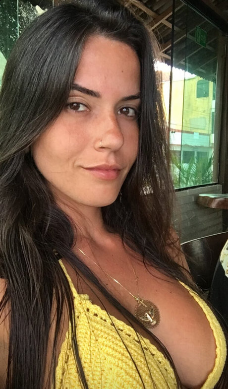 Photo nue de fuite OnlyFans de Nathalia Righi
