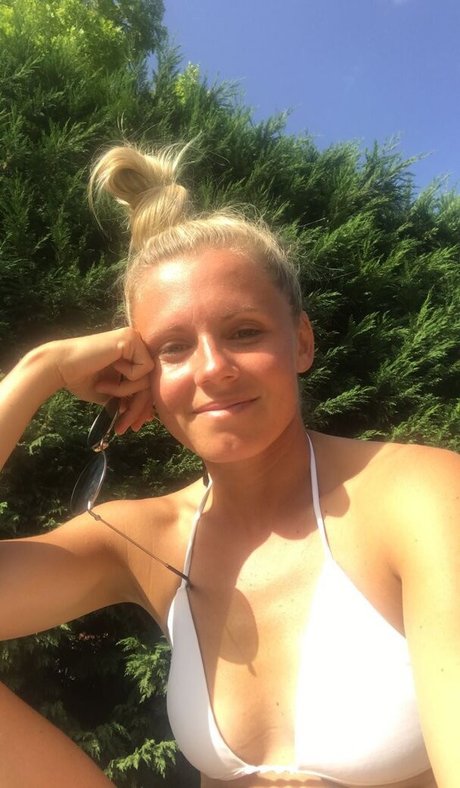 Photo nue de fuite OnlyFans de Julia Simic