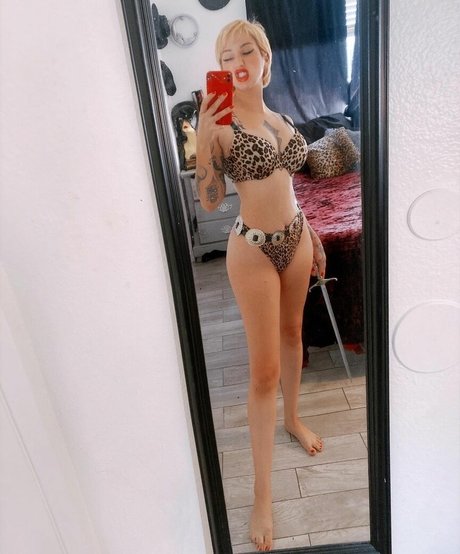 Photo nue de fuite OnlyFans de Rocknrollcleopatra