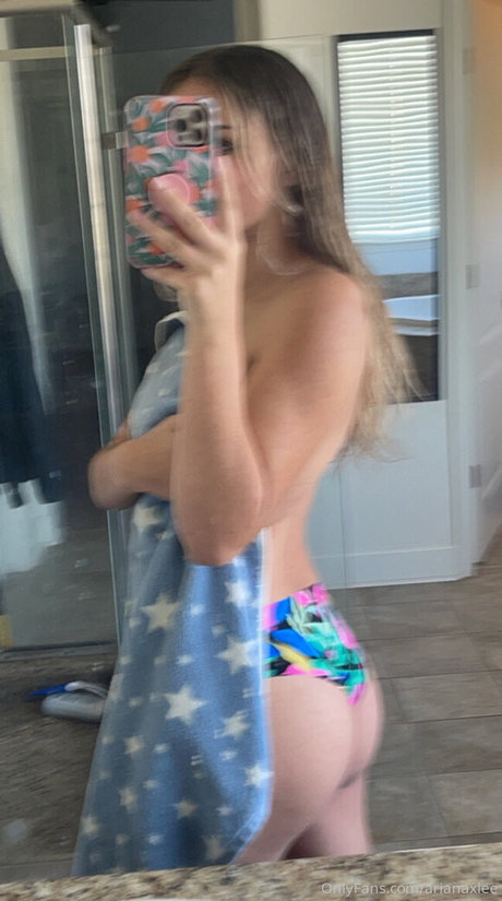 Photo nue de fuite OnlyFans de Ariana Lee