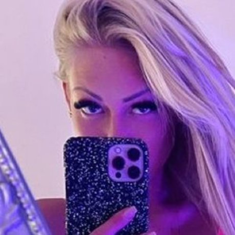 Photo nue de fuite OnlyFans de Magyarficial
