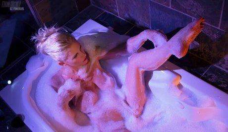 Az Power Girl