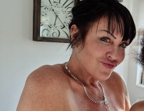 Photo nue de fuite OnlyFans de Mumvsdaughter