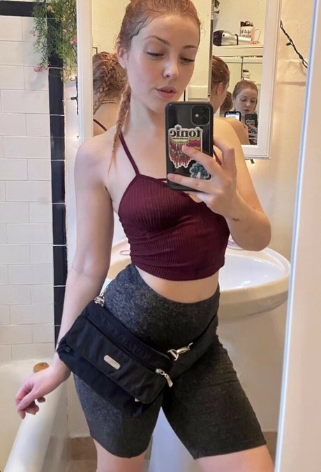 Photo nue de fuite OnlyFans de Pinkthemagicdragon
