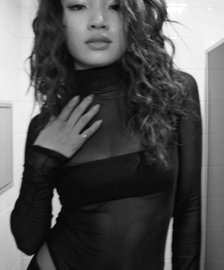 Photo nue de fuite OnlyFans de Anna Sawai