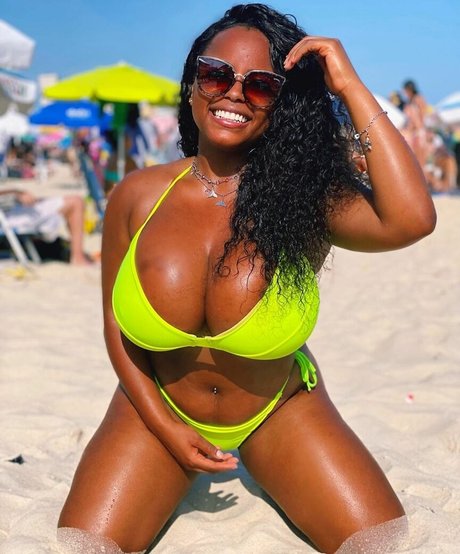 Photo nue de fuite OnlyFans de Debora Diassde