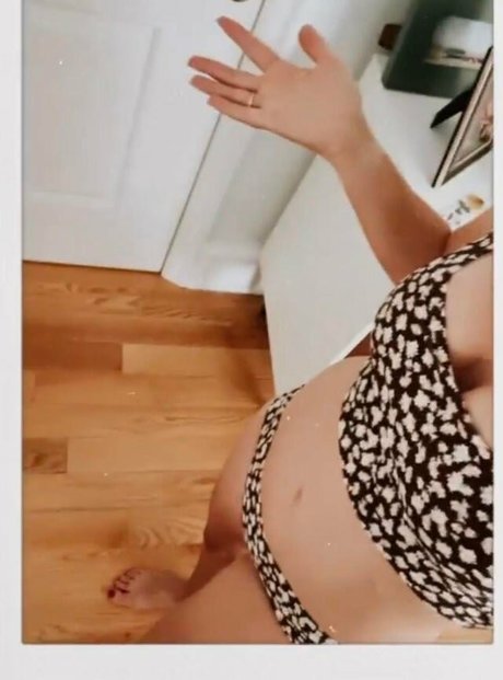 Photo nue de fuite OnlyFans de Angela Kinsey