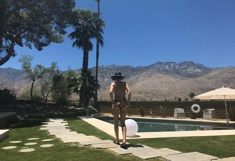 Photo nue de fuite OnlyFans de Shelley Hennig