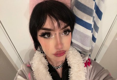 Photo nue de fuite OnlyFans de Redroomromance