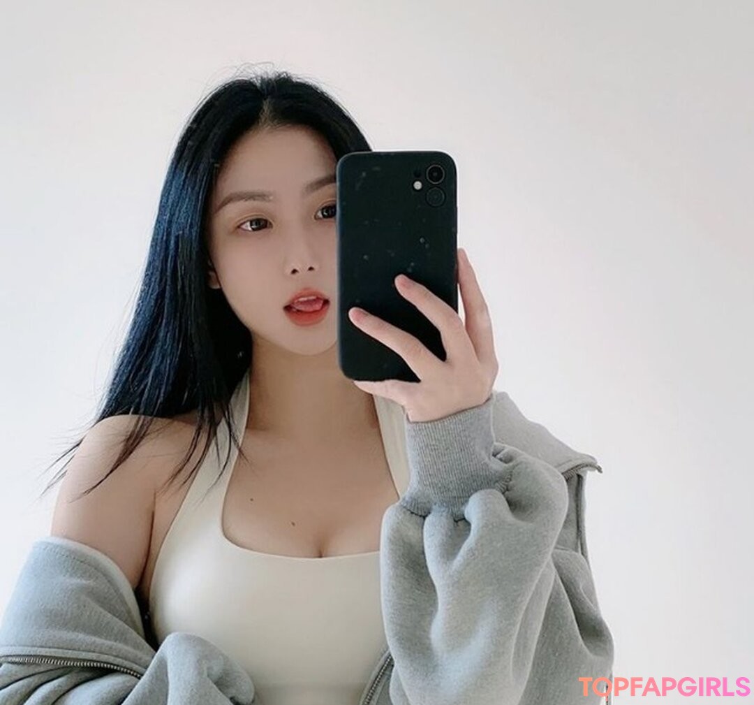 Photo nue de fuite OnlyFans de Qiaoniutt #1950