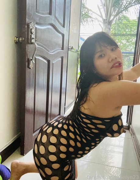 Filipina Mom