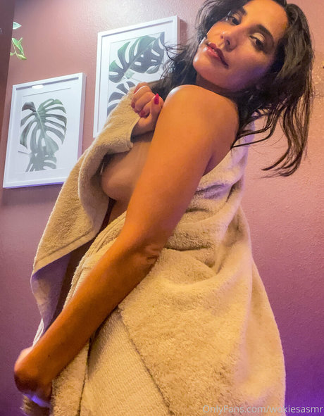 Photo nue de fuite OnlyFans de Wokiesasmr