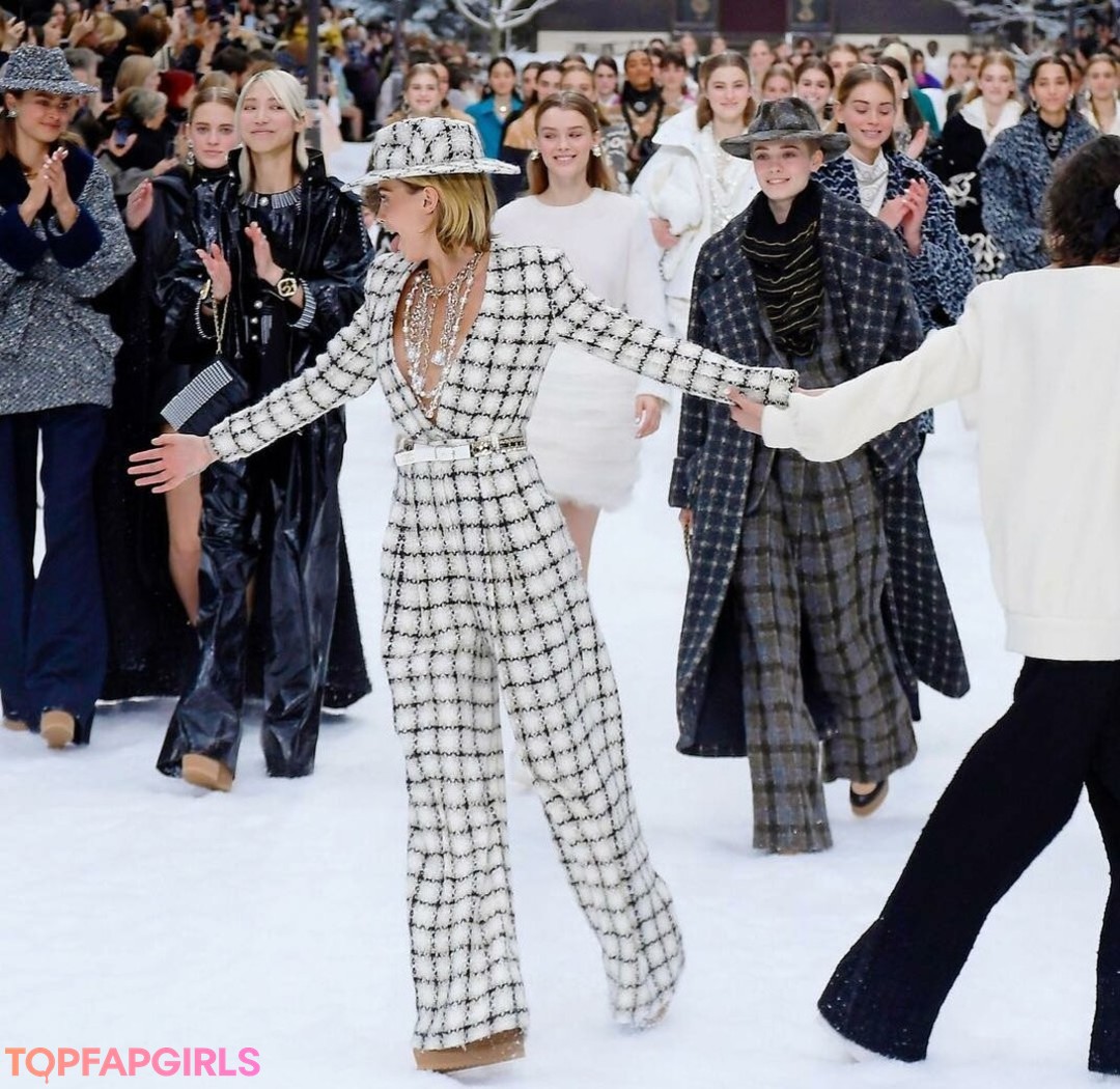 Photo nue de fuite OnlyFans de Cara Delevingne #1086