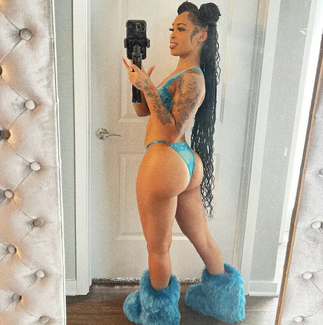 Photo nue de fuite OnlyFans de Theyluvnilla