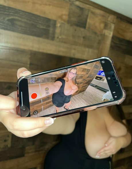 Photo nue de fuite OnlyFans de Meandmommy