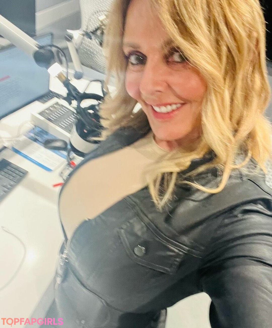 Photo nue de fuite OnlyFans de Carol Vorderman #1025