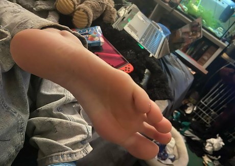 Photo nue de fuite OnlyFans de Feetiecutieee