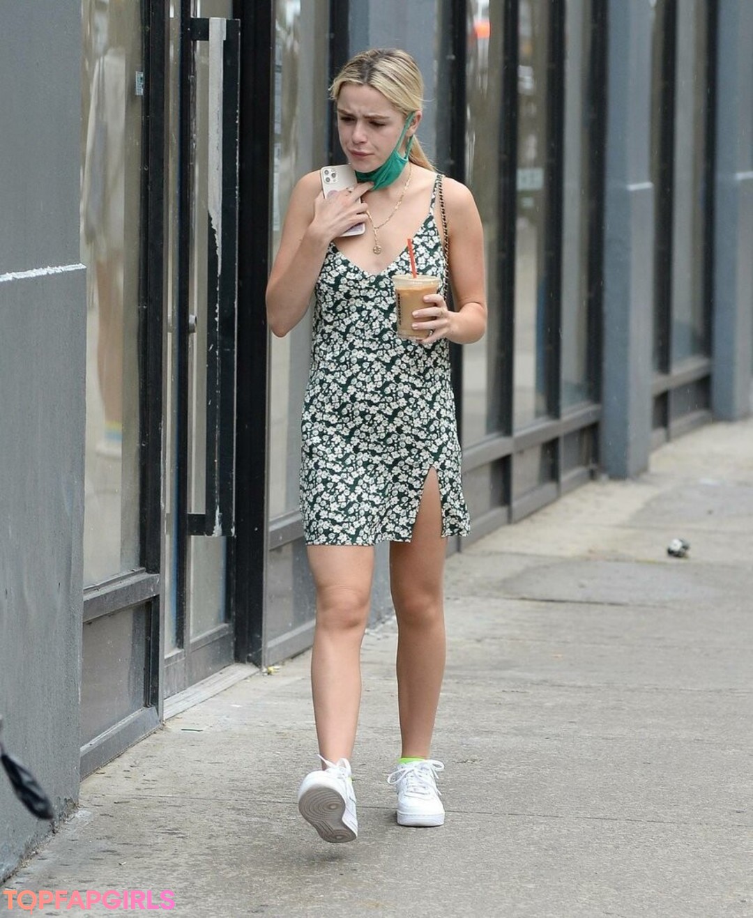 Photo nue de fuite OnlyFans de Kiernan Shipka #1076