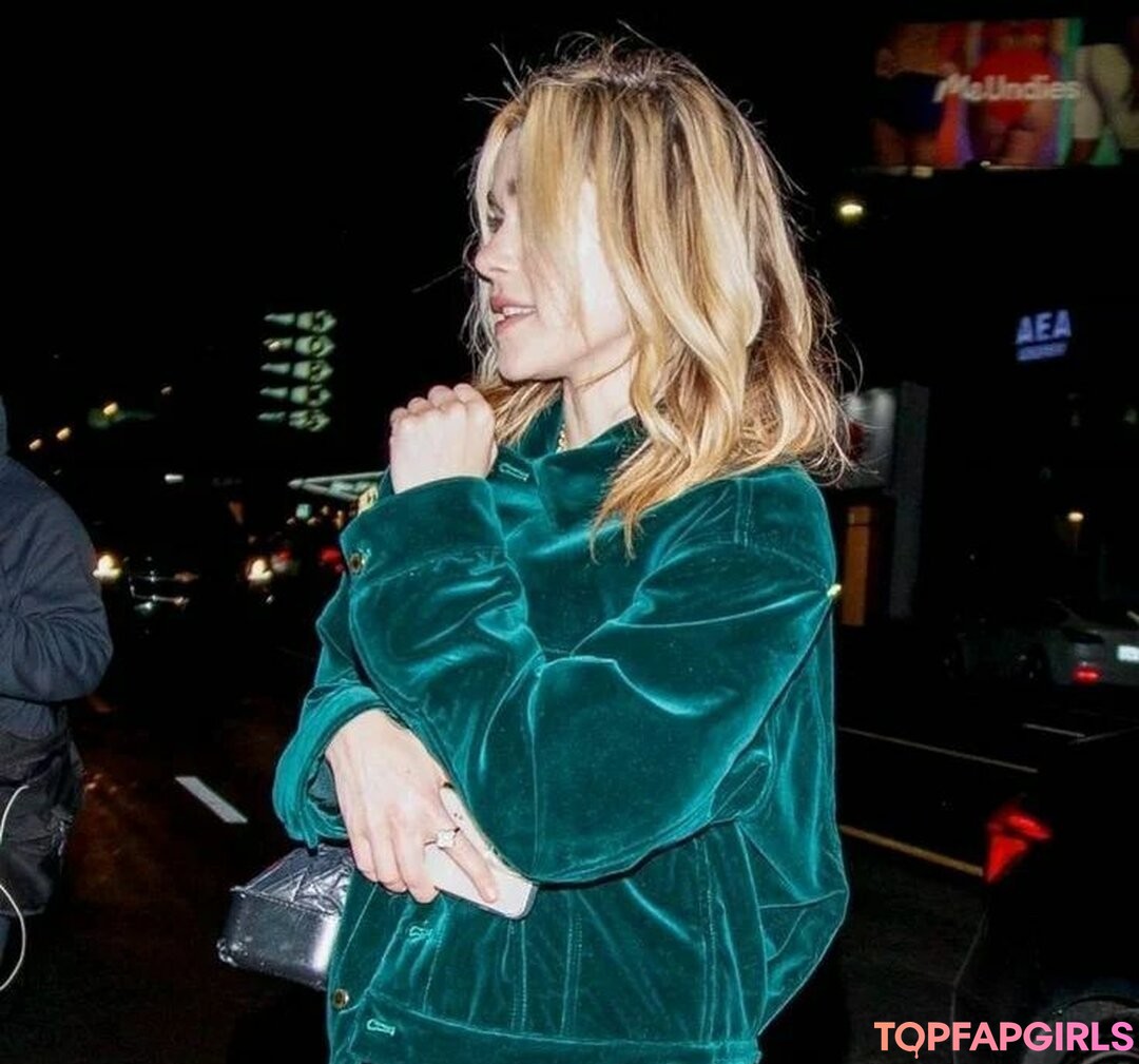 Photo nue de fuite OnlyFans de Kiernan Shipka #1094