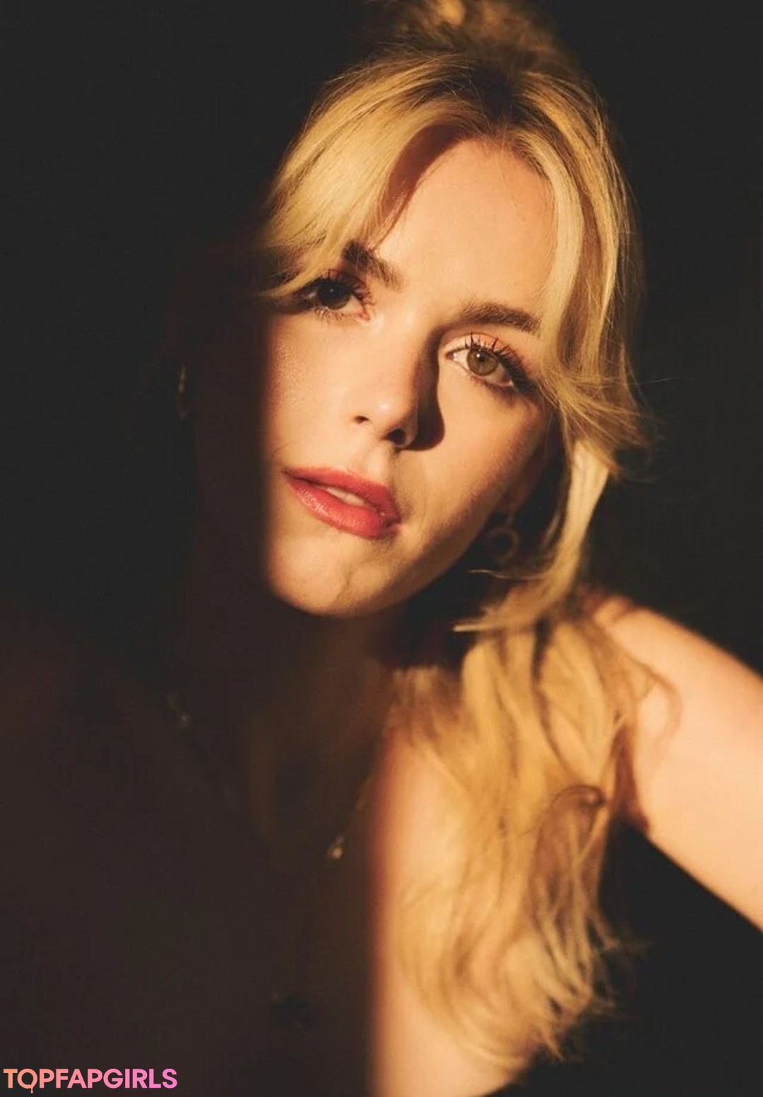 Photo nue de fuite OnlyFans de Kiernan Shipka #1286