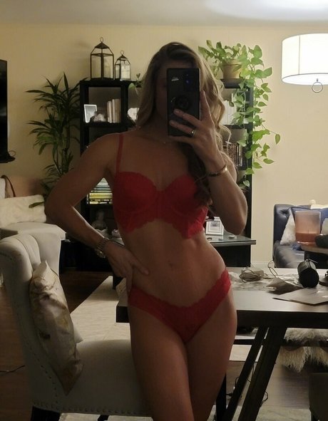 Nikki Leigh