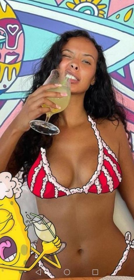 Photo nue de fuite OnlyFans de Maya Jama