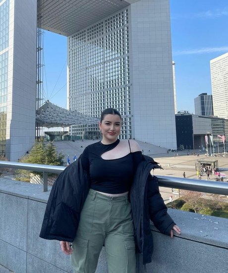 AI Generated Celebrity Nudes