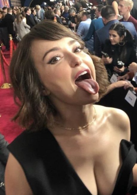 Photo nue de fuite OnlyFans de Milana Vayntrub
