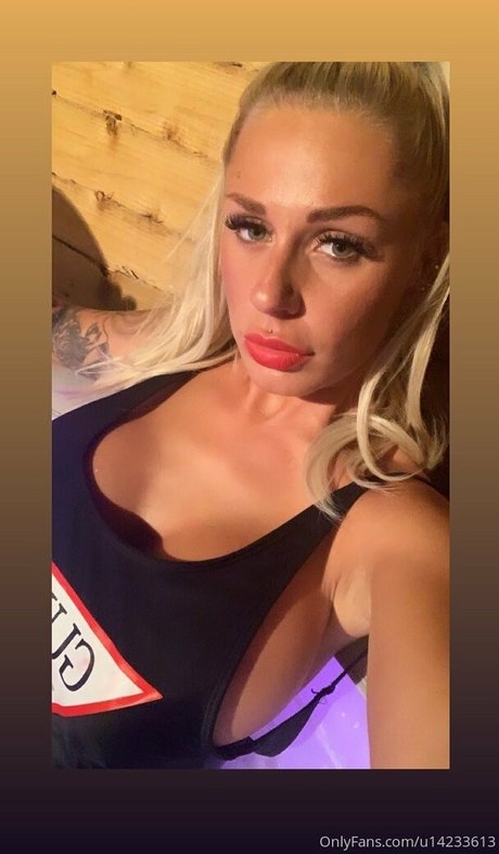 Photo nue de fuite OnlyFans de Hotwifey