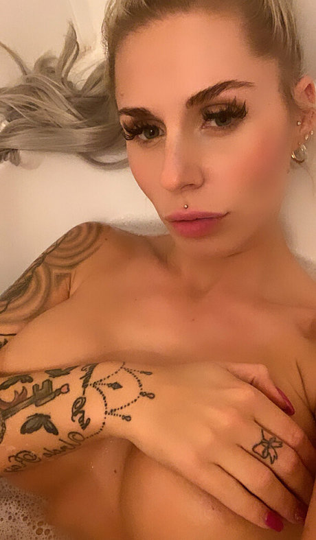 Photo nue de fuite OnlyFans de Hotwifey