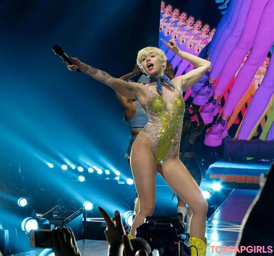 Photo nue de fuite OnlyFans de Miley Cyrus #1122
