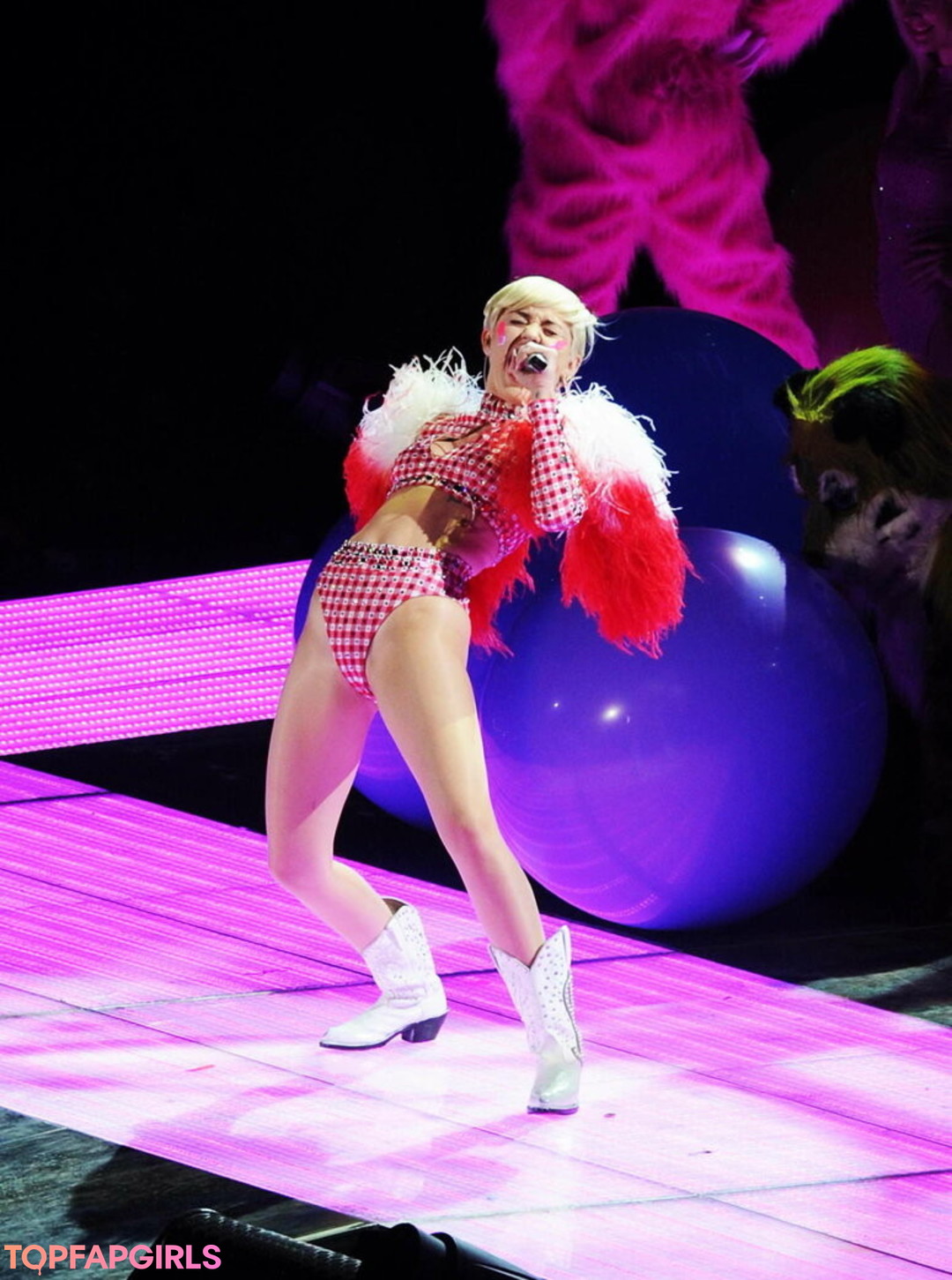 Photo nue de fuite OnlyFans de Miley Cyrus #1409