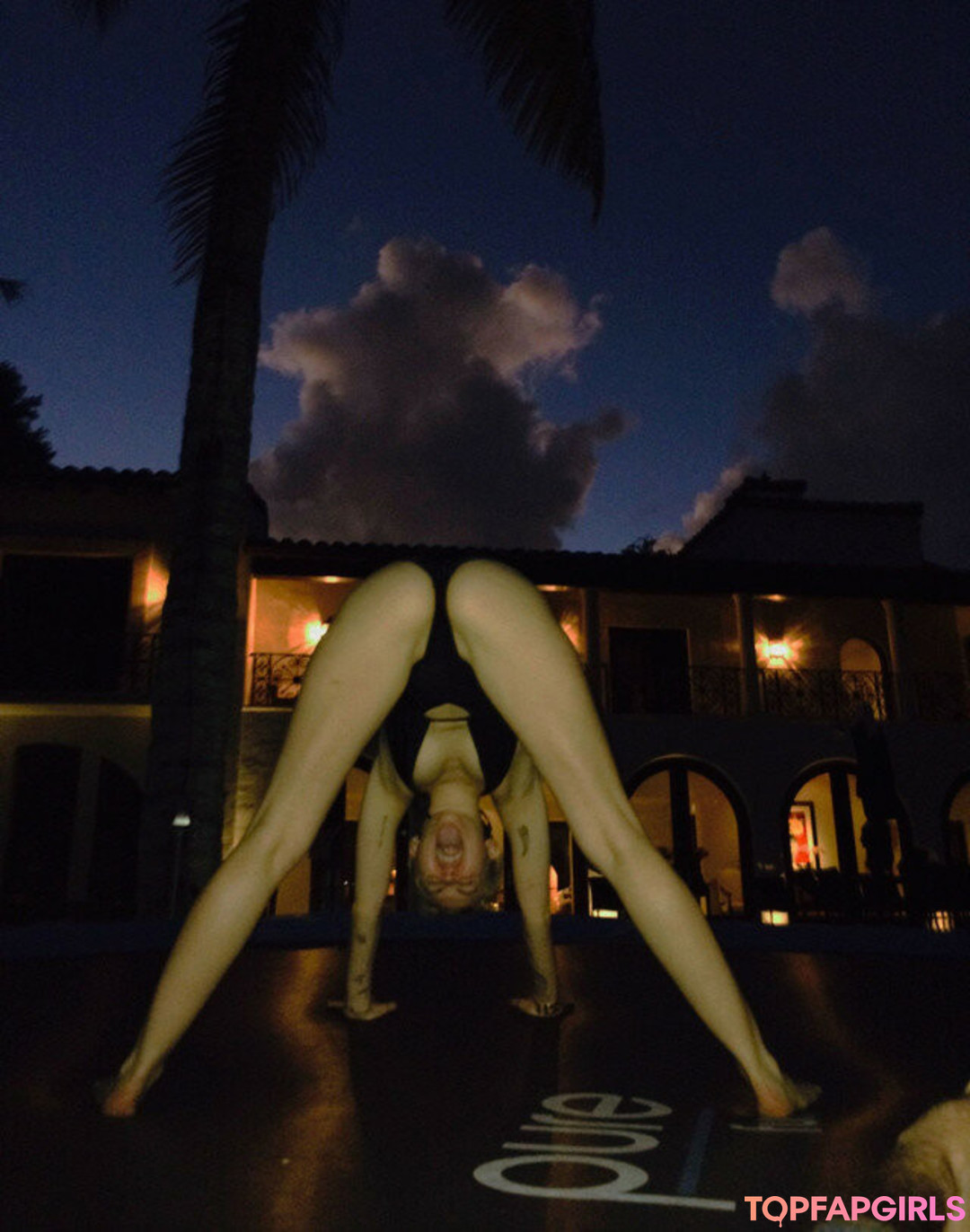 Photo nue de fuite OnlyFans de Miley Cyrus #1979