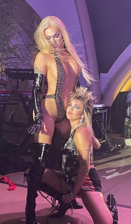 Photo nue de fuite OnlyFans de Miley Cyrus