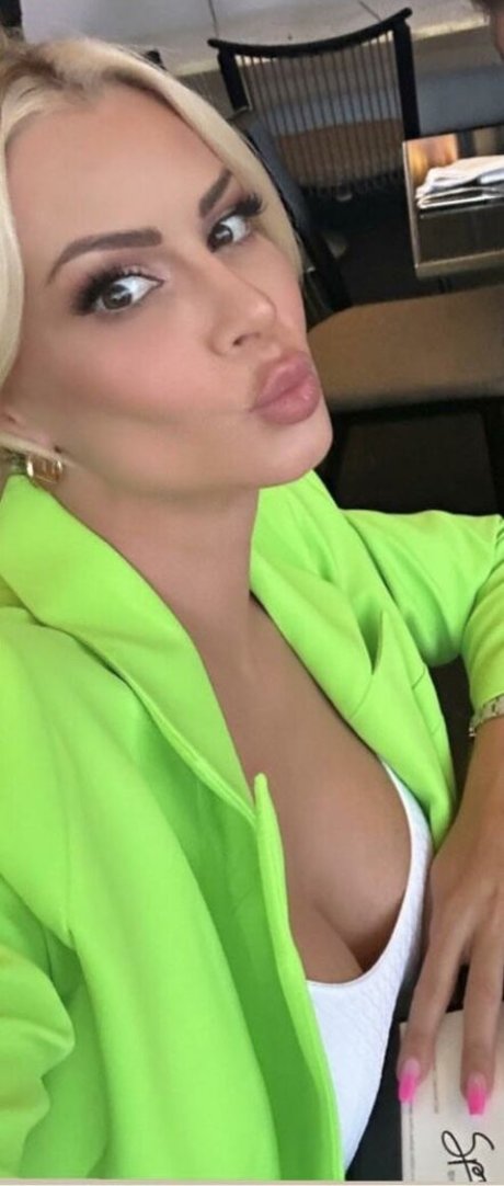 Photo nue de fuite OnlyFans de Maryse Wwe
