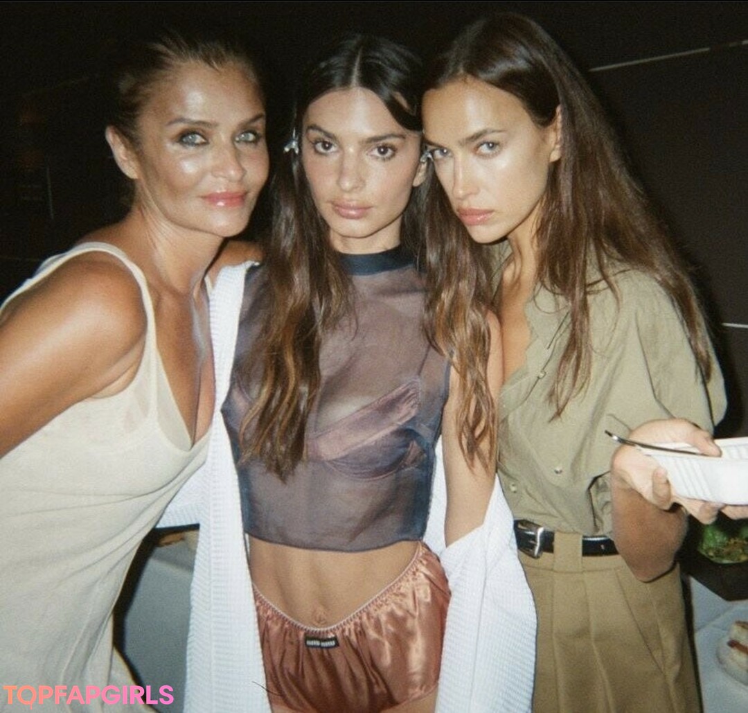 Photo nue de fuite OnlyFans de Emily Ratajkowski #1048
