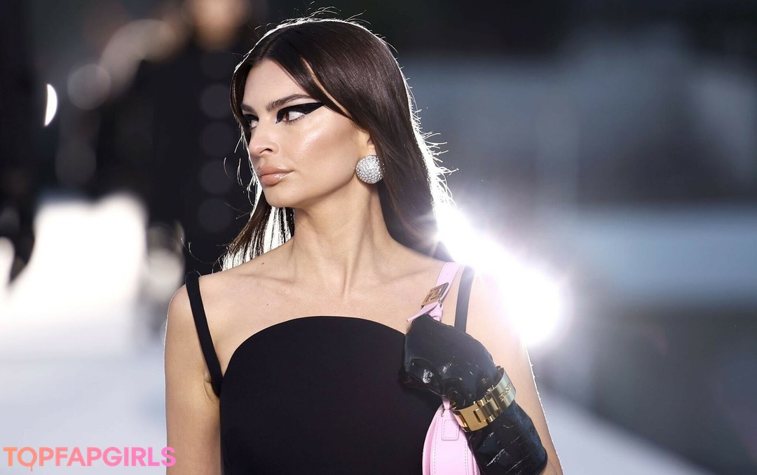 Photo nue de fuite OnlyFans de Emily Ratajkowski #1393