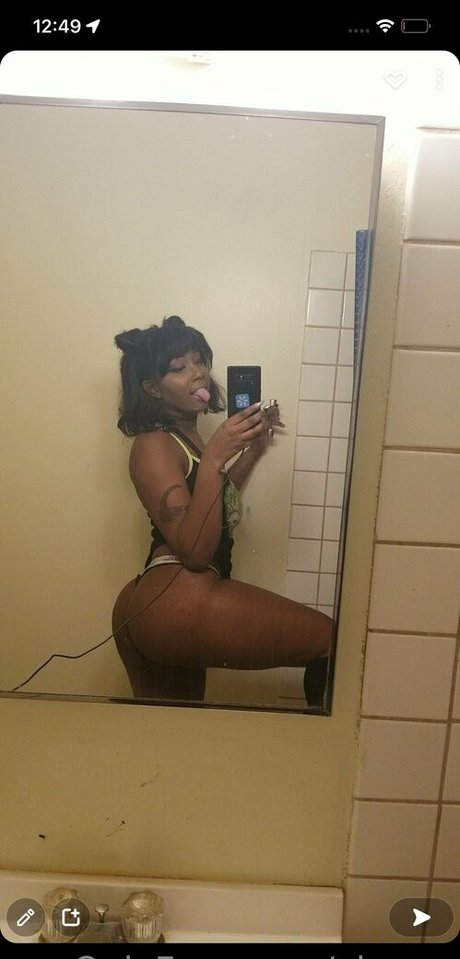 Photo nue de fuite OnlyFans de Xiouuu