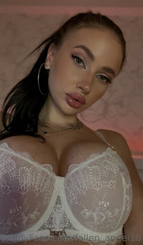 Photo nue de fuite OnlyFans de Fallenangel18