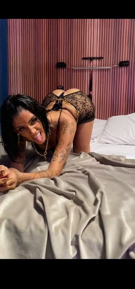 Photo nue de fuite OnlyFans de Azzy