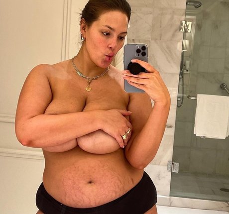 Photo nue de fuite OnlyFans de Ashley Graham