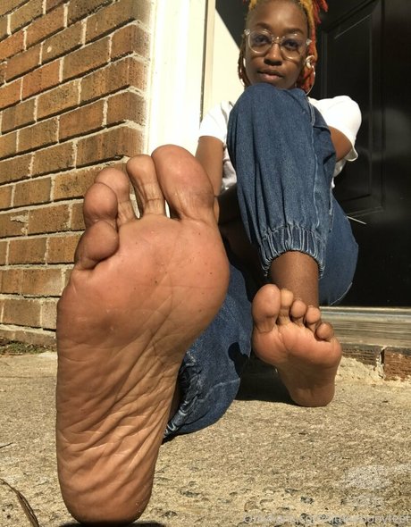 Photo nue de fuite OnlyFans de Littleebonyfeet
