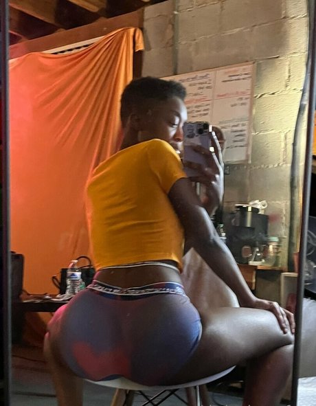 Photo nue de fuite OnlyFans de Littleebonyfeet