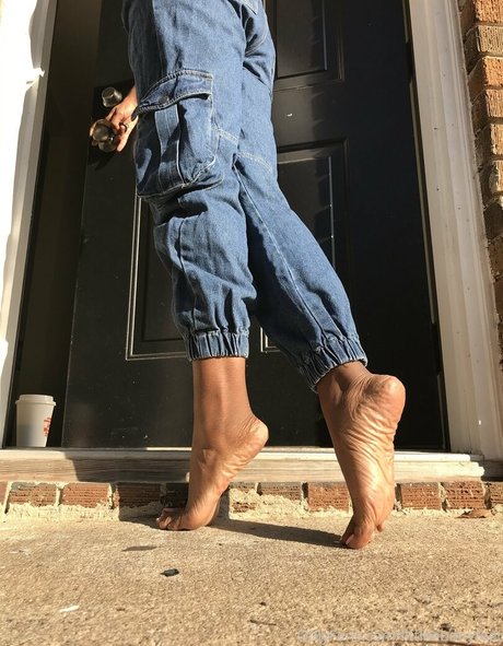 Littleebonyfeet