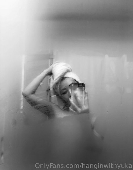 Photo nue de fuite OnlyFans de Hanginwithyuka4free