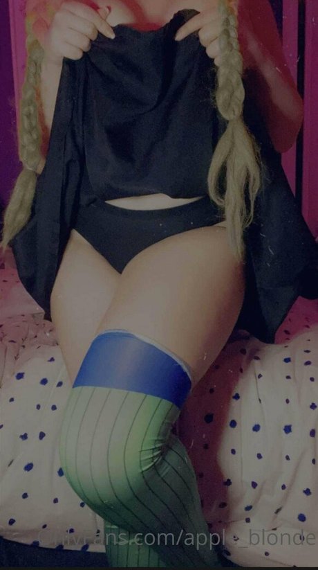 Photo nue de fuite OnlyFans de Appleblonde