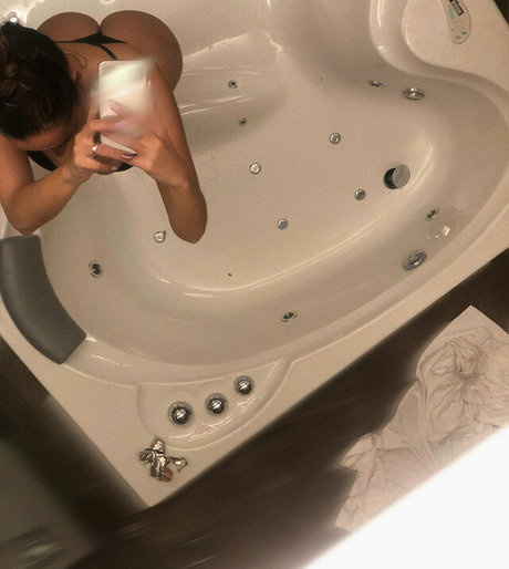 Photo nue de fuite OnlyFans de Cristianacbarbosa