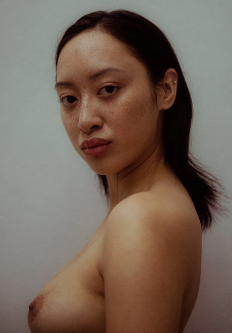 Photo nue de fuite OnlyFans de Dieu Linh Vuong