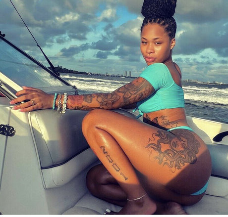 Photo nue de fuite OnlyFans de Officialliyahhh
